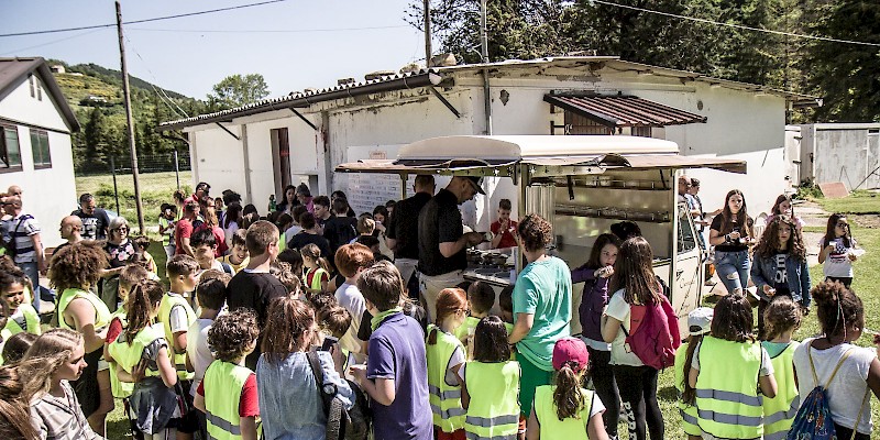 Il gelato artigianale della Cremeria del borgo on the road a bordo di un’Ape!