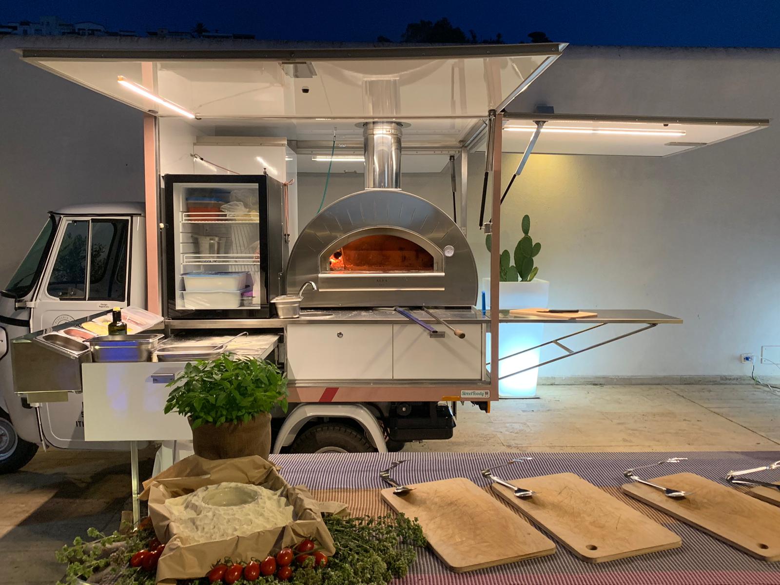 L'ape de Il Gattopardo: il catering su tre ruote che porta la bontà della  pizza per le strade siciliane!