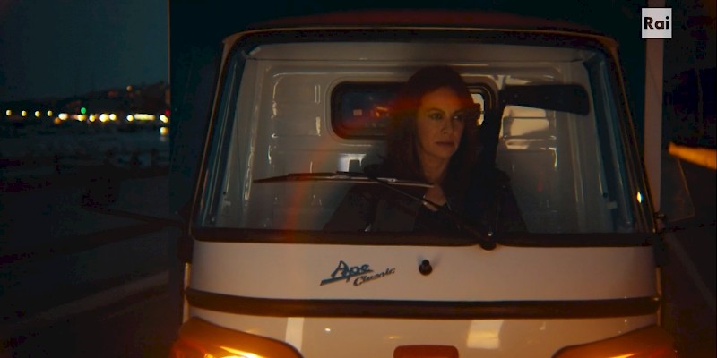 Fai come Laura in "Vivi e lascia vivere" e riparti con un'Ape street food!