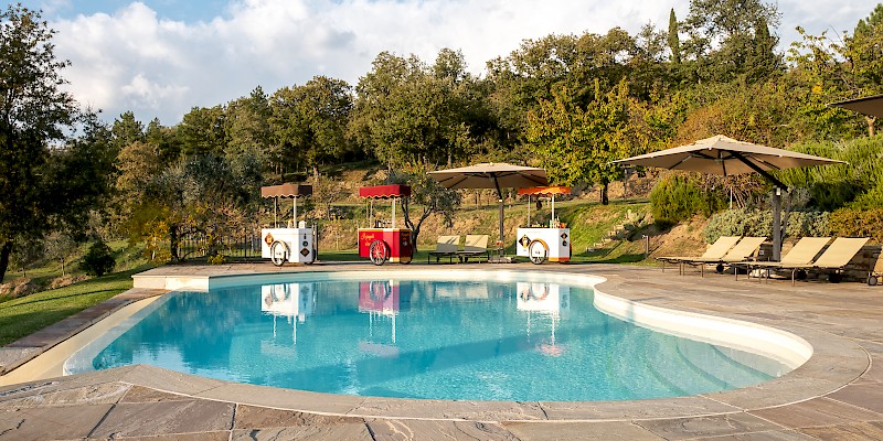 How to enhance outdoor spaces of accommodation facilities with street food vehicles